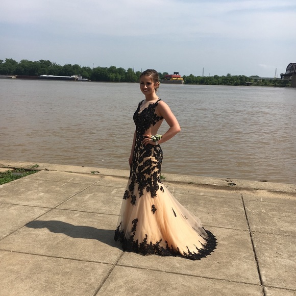 PROM DRESS - Picture 1 of 4
